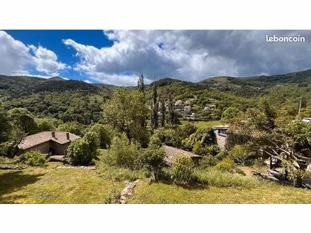 propriété 6 pièces 104 m²