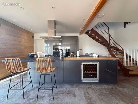 maison 8 pièces 137 m²