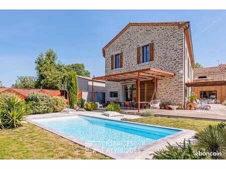 propriété 7 pièces 320 m²