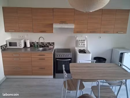 studio meublé en rdc avec balcon