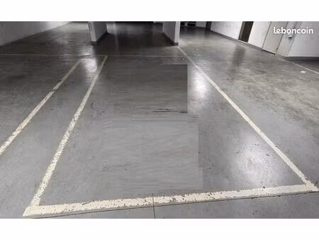 place parking faubourg de l'arche