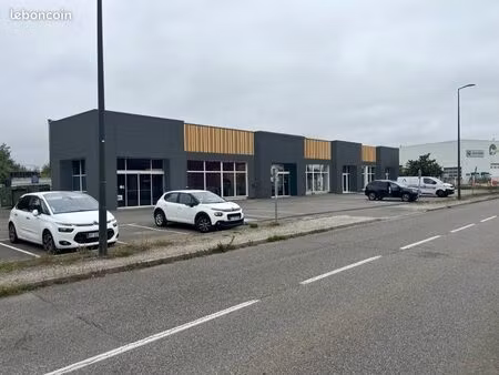 local 250 m2