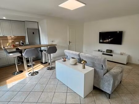 t2 meublé 46m² avec terrasse et parking - résidence du stade  saint-denis