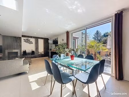 maison de 6/7 pièces 161m2 secteur des bords de marne et à 10 minutes du village