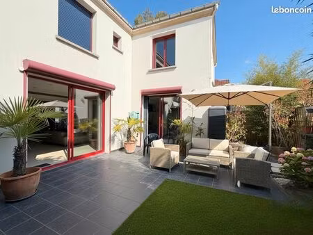 maison de 6/7 pièces 161m2 secteur résidentiel des bords de marne et à 10 minutes du villa