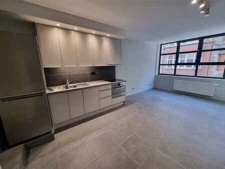 studio à louer à rue des carmes 77 namur (vbe30228)