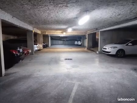 2 places de parking en sous sol a bobigny
