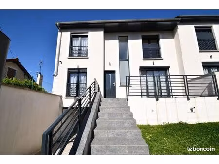 pavillon 7 pièces 150 m²