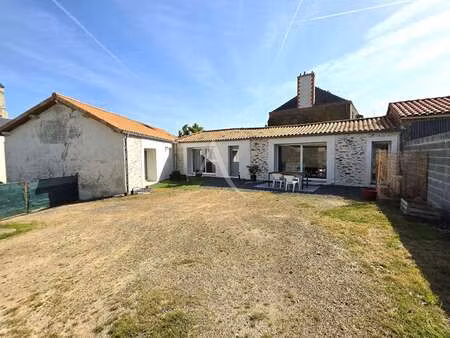 vente maison à saint-julien-des-landes (85150) : à vendre / 126m² saint-julien-des-landes