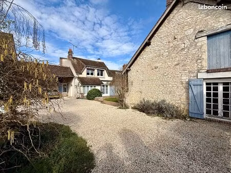 propriété 4 pièces 154 m²