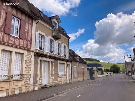 maison 10 pièces 235 m²