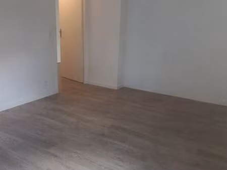 t2 / 47m² / cergy le haut (rer a & transilien l)
