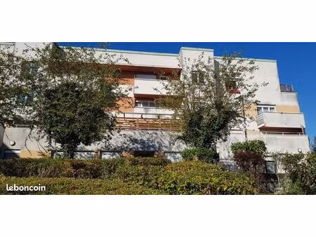 grand f2 de 58 m² meublé avec terrasse et entrée indépendante