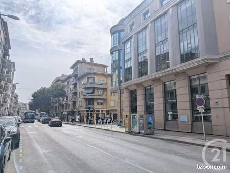 commerce 72 m²
