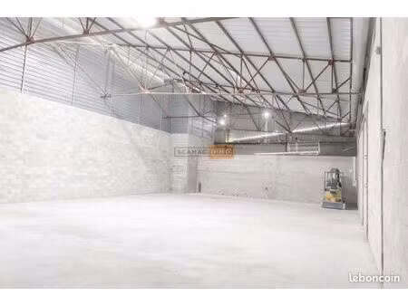 local industriel 200 m²