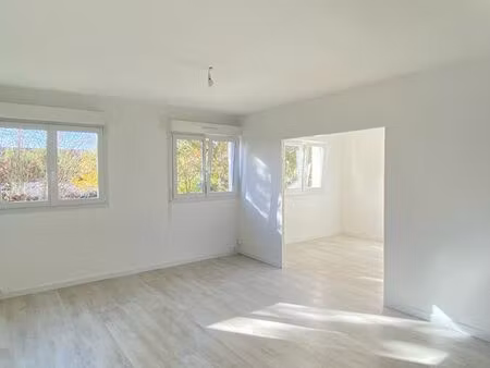 appartement 2 pièces lumineux avec parking sécurisé et cave – fleury-sur-orne