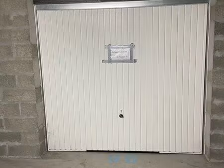 à louer garage de 24 m2 à porto vecchio