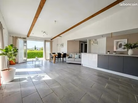 maison 9 pièces 220 m²