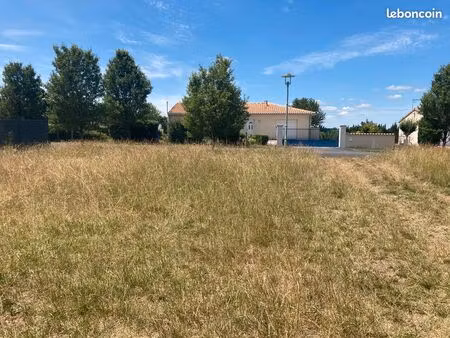 vends terrain constructible viabilisé 500m2