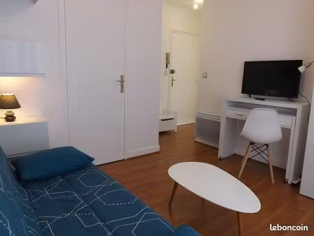 t1 meublé  contemporain  aurillac proche square - résidence sécurisée avec ascenseur et ca