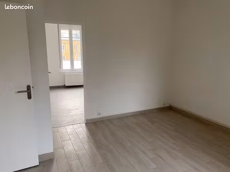 charleville  mohon  rue zola  beau f3 de 58m2 au 1er étage d'une maison rénovée
