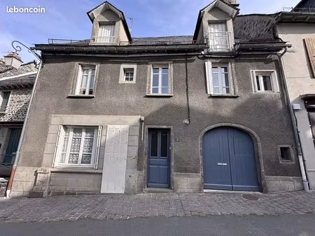 immeuble 140 m² salers