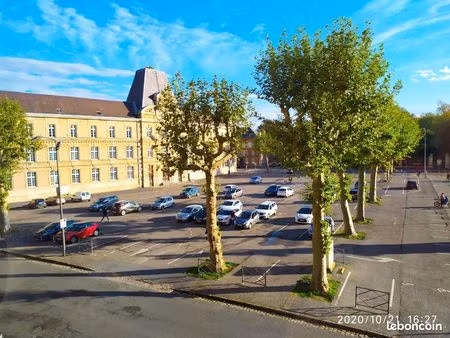 a louer bel appartement dans immeuble de standing en hyper centre lumineux et sans vis a v