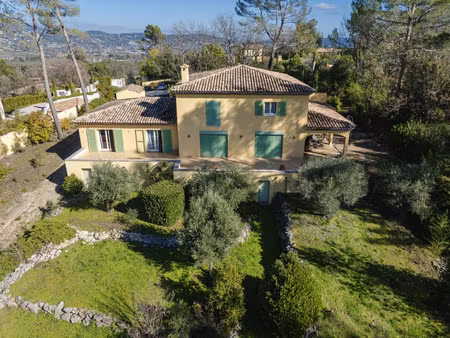 maison de luxe à vendre à tourrettes