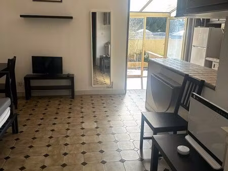 t1 40m2 meublé tbe draguignan plein sud au calme terrasse véranda parking