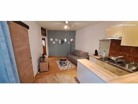 t2 meublé centre-ville millau + garage privé (moto ou petite voiture)