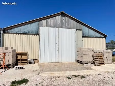 loue hangar 120m2 stockage