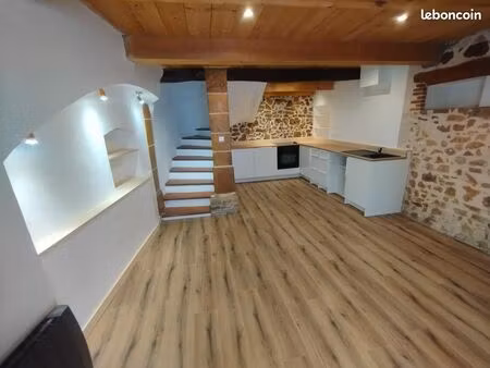 location maison de village