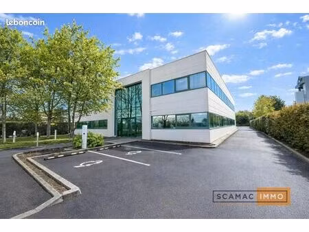 bâtiment 1 008 m²