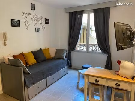 studio meublé aux pieds de la fac et de la cathédrale
