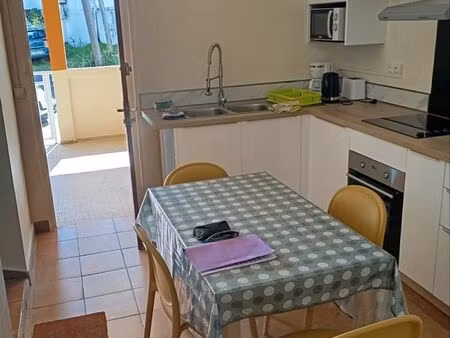 maison f5 située au bourg du gosier  disponible de suite. 1250