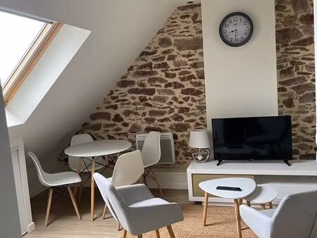 jolie studio meublé