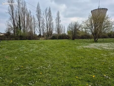 terrain 1400m2 constructible