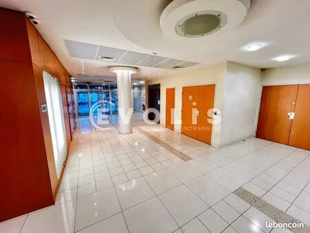 bureaux 305 m²