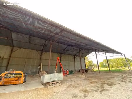 place de stationnement dans hangar grande dimension 50m2 (10x5m) sur dalle béton/terre abr