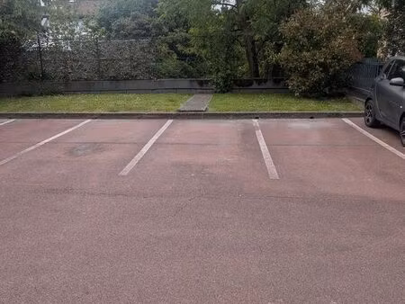 parking extérieur résidence sécurisée - garches