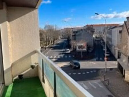 angoulême – secteur champ de mars – appartement rénové avec terrasse et parking