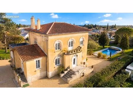 propriété 6 pièces 202 m²