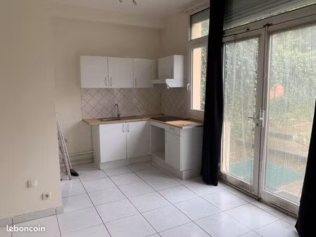 location studio tres bonne etat