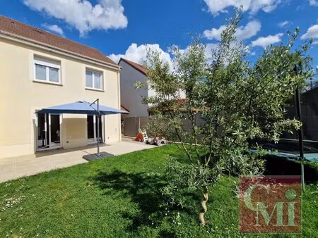 jolie maison avec garage (3 chambres)