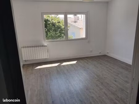 loue maison 2 chambres et jardinet