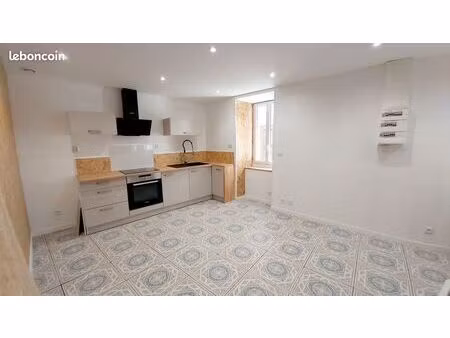 superbe petite maison atypique t2 bis en r+2 dans village du minervois avec services  proc
