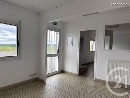 bâtiment 900 m²