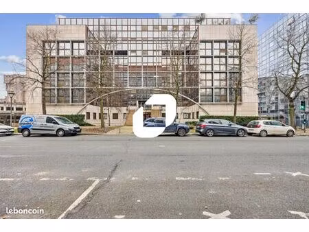 bureau 220 m²