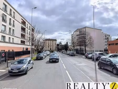 commerce 300 m²