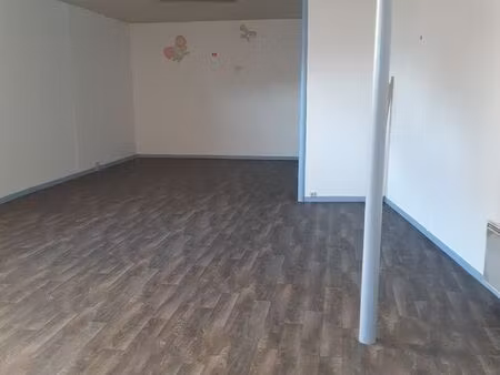 lisieux  local entrepôt divisible a partir 45m² 250